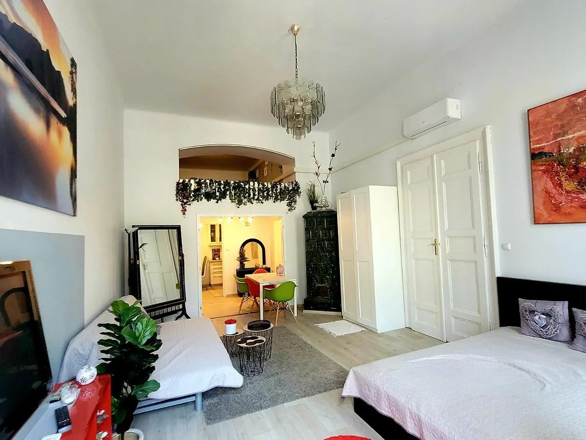 Nóra Holiday Apartment Budapeszt 0*,  Węgry